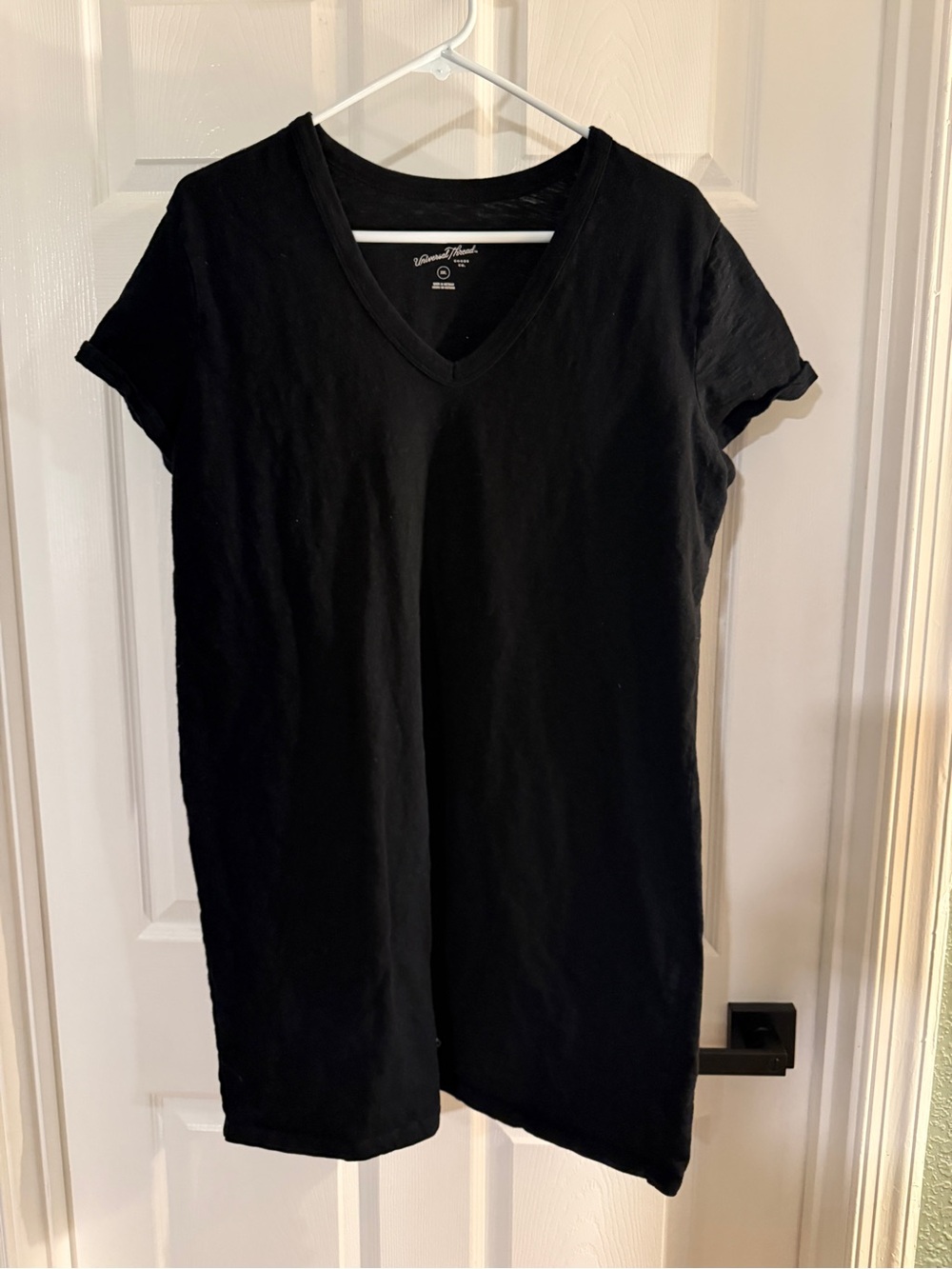 Universal Thread Black V-Neck Short Sleeve Tee